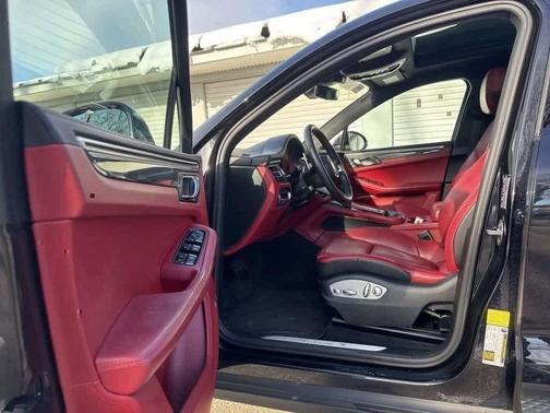 2022 Porsche Macan S