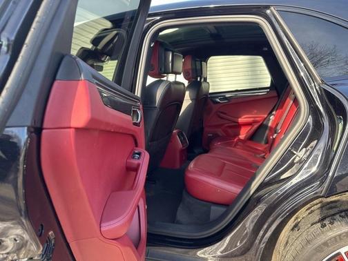 2022 Porsche Macan S