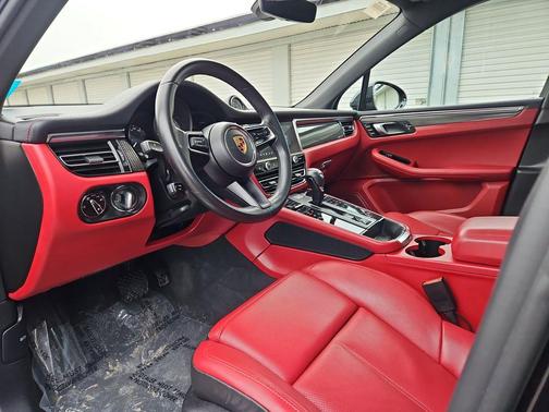 2022 Porsche Macan S
