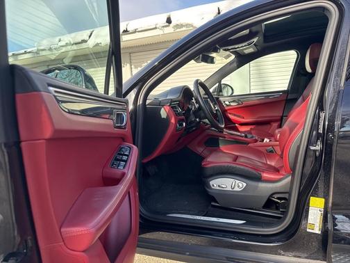 2022 Porsche Macan S