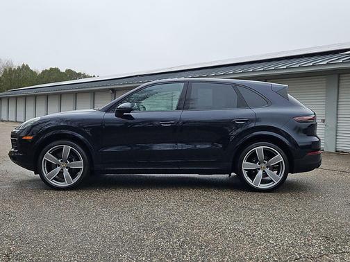 Moonlight Blue Metallic 2023 Porsche Cayenne S
