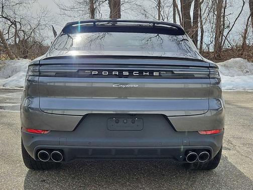 Quartzite Grey Metallic 2024 Porsche Cayenne AWD