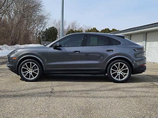 Quartzite Grey Metallic 2024 Porsche Cayenne AWD