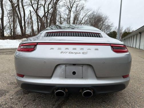 GT Silver Metallic 2019 Porsche 911 Targa