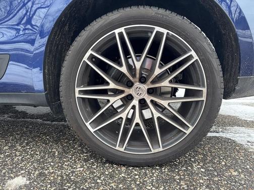 2025 Porsche Macan T