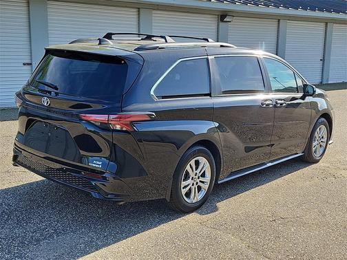 2022 Toyota Sienna XSE 7 Passenger