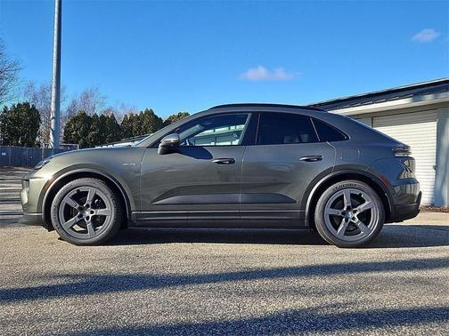 2025 Porsche Macan 4