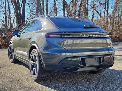 2025 Porsche Macan 4