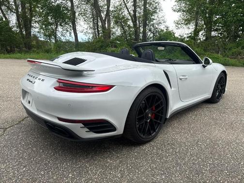 Carrara White Metallic 2019 Porsche 911 Turbo S