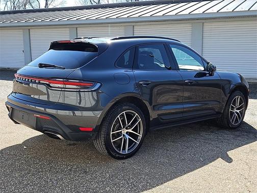 2024 Porsche Macan Base (PDK)