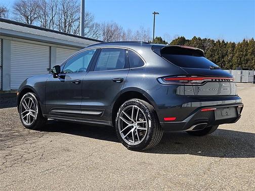 2024 Porsche Macan Base (PDK)