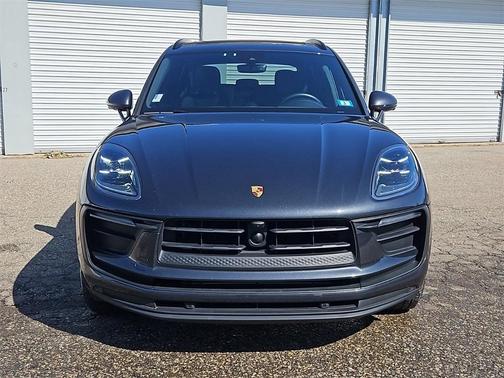 2024 Porsche Macan Base (PDK)
