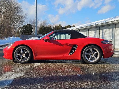 2022 Porsche 718 Boxster T