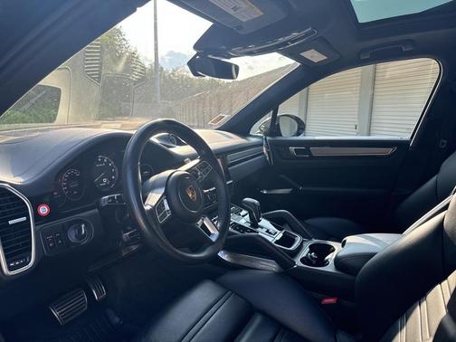 2022 Porsche Cayenne E-Hybrid Turbo S