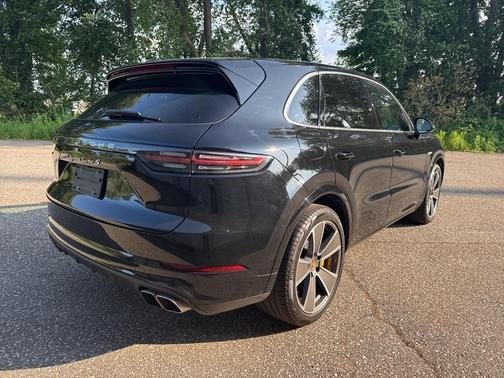 2022 Porsche Cayenne E-Hybrid Turbo S