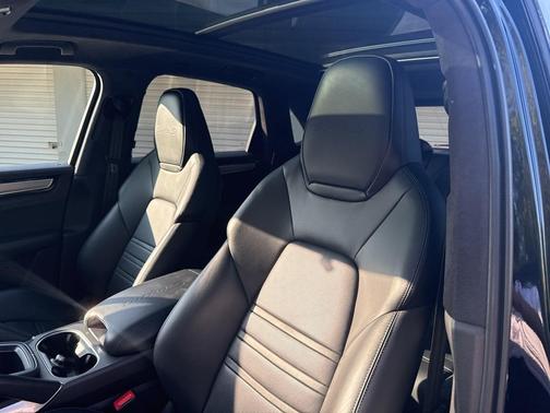 2022 Porsche Cayenne E-Hybrid Turbo S