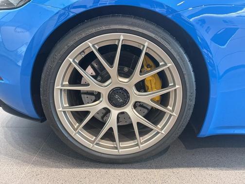 2025 Porsche 718 Cayman GT4 RS