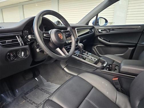 2025 Porsche Macan Base