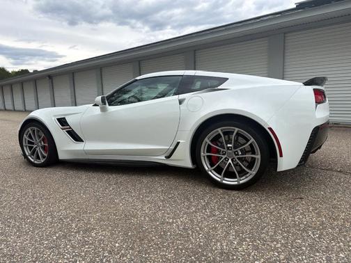 Arctic White 2019 Chevrolet Corvette Grand Sport