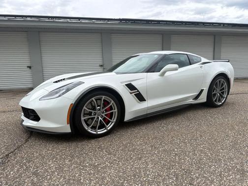 Arctic White 2019 Chevrolet Corvette Grand Sport