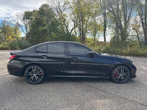 2023 BMW 330 i xDrive