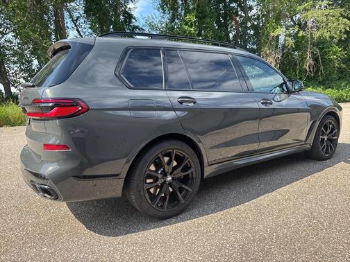 2024 BMW X7 M60i