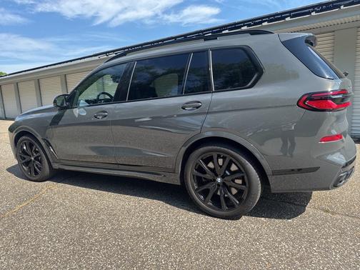 2024 BMW X7 M60i