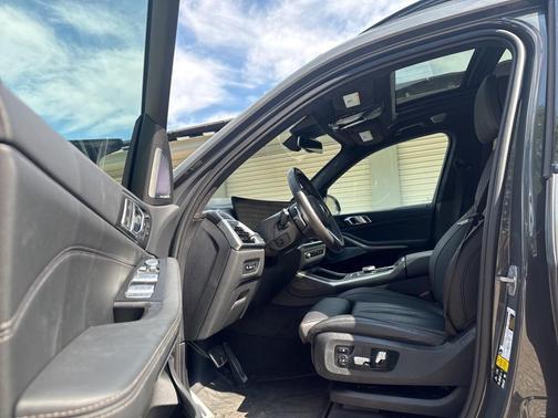 2024 BMW X7 M60i
