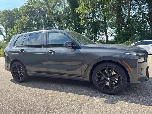 2024 BMW X7 M60i