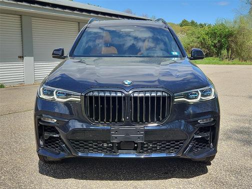 2022 BMW X7 M50i