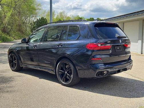 2022 BMW X7 M50i