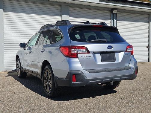 Ice Silver Metallic 2019 Subaru Outback 2.5i Premium