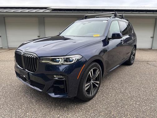 2022 BMW X7 M50i