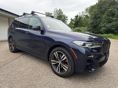 2022 BMW X7 M50i