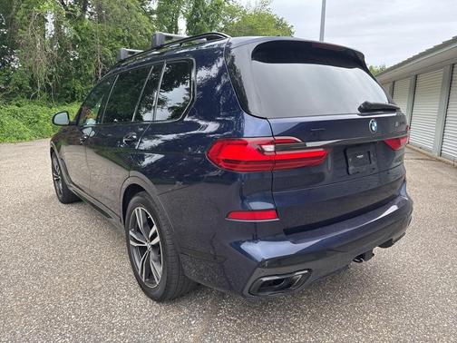 2022 BMW X7 M50i