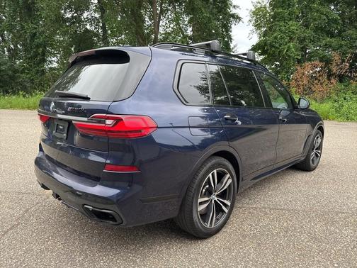 2022 BMW X7 M50i