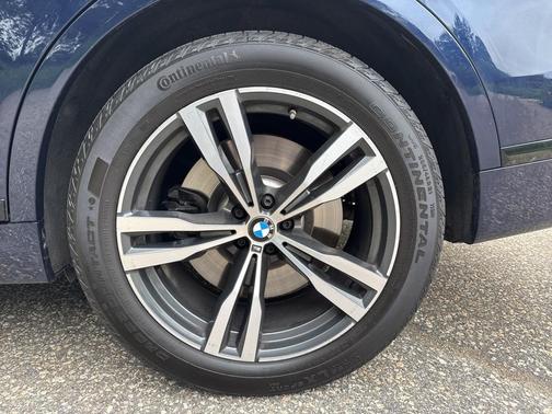 2022 BMW X7 M50i