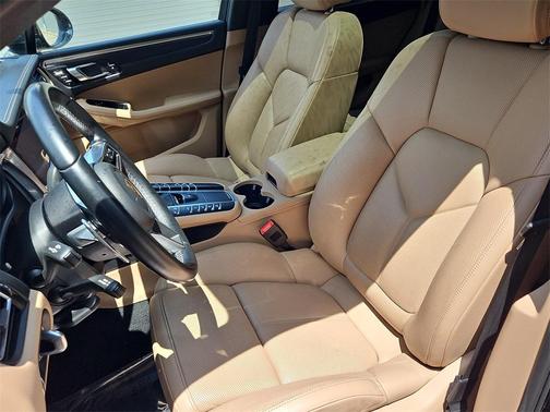 2023 Porsche Macan S