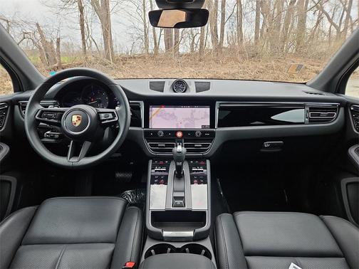 2024 Porsche Macan Base (PDK)