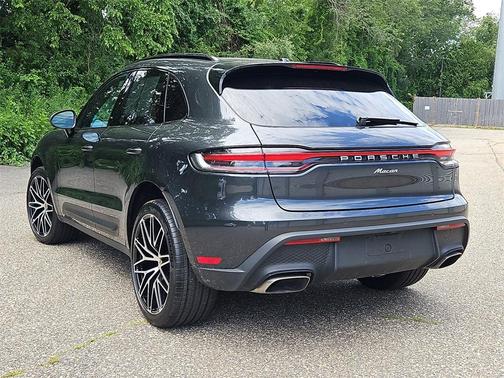 2024 Porsche Macan Base (PDK)