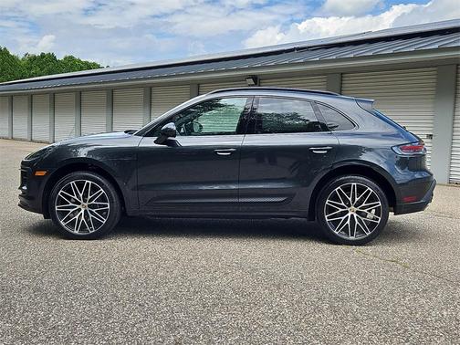 2024 Porsche Macan Base (PDK)