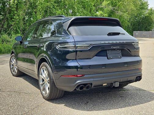 Moonlight Blue Metallic 2023 Porsche Cayenne Platinum Edition