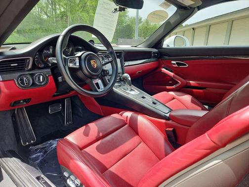 Carrara White Metallic 2019 Porsche 911 Targa 4 GTS