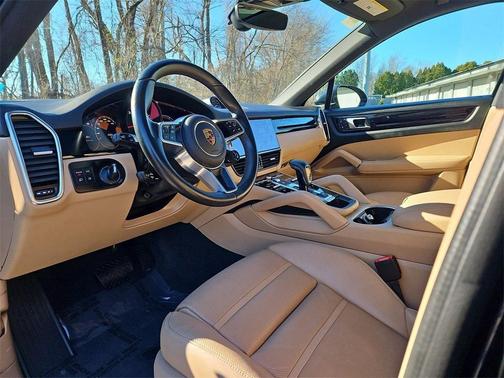 2022 Porsche Cayenne Base (Tiptronic)