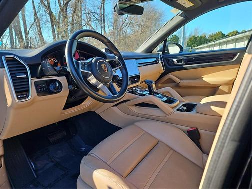 2022 Porsche Cayenne Base (Tiptronic)