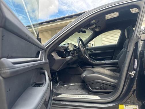 2020 Porsche Taycan Turbo