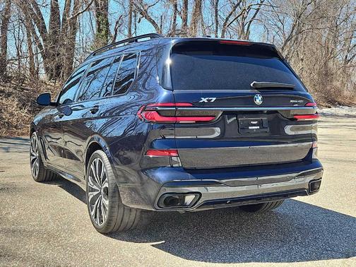 Carbon Black Metallic 2023 BMW X7 xDrive40i