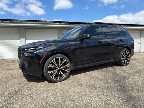 Carbon Black Metallic 2023 BMW X7 xDrive40i