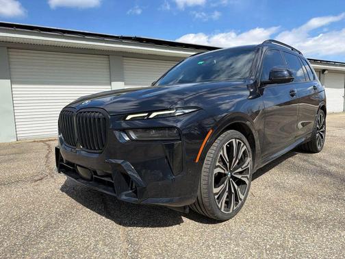Carbon Black Metallic 2023 BMW X7 xDrive40i