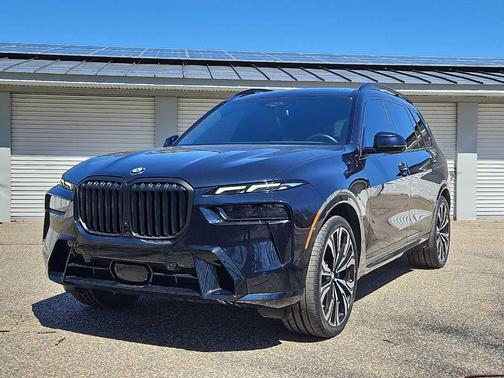 Carbon Black Metallic 2023 BMW X7 xDrive40i
